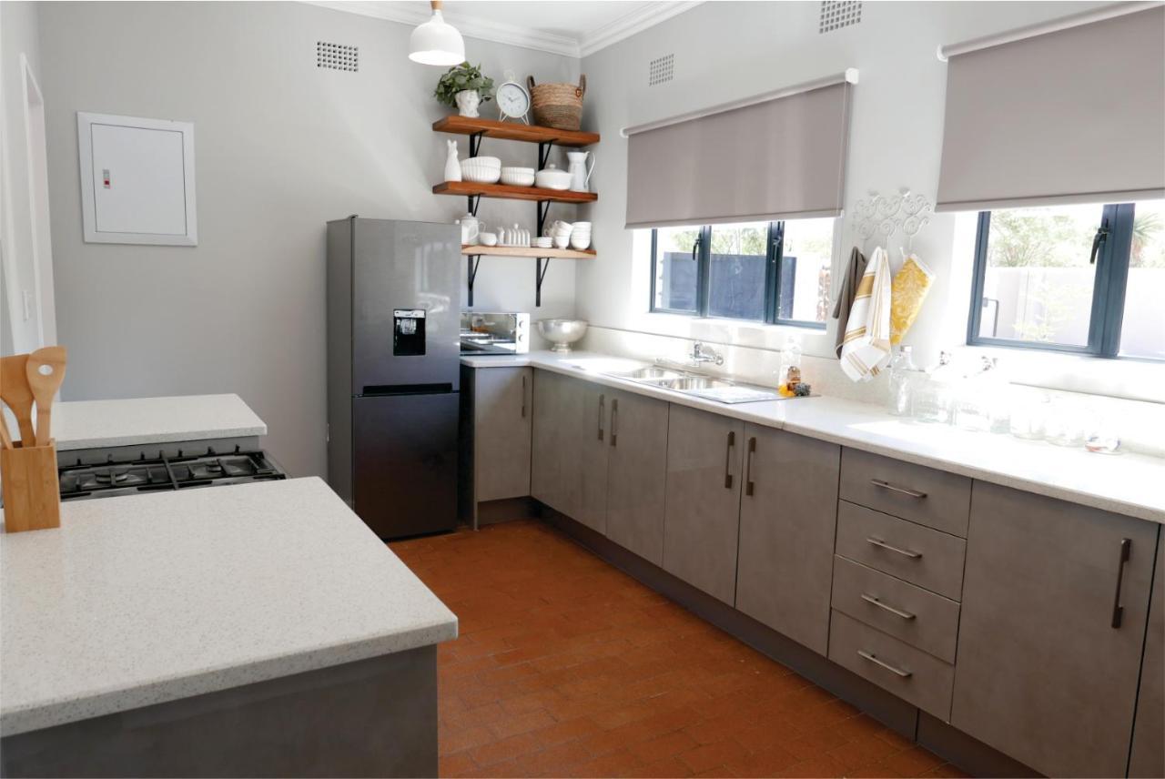 Waterside Cottages & Villas - Self Catering 哈博罗内 外观 照片