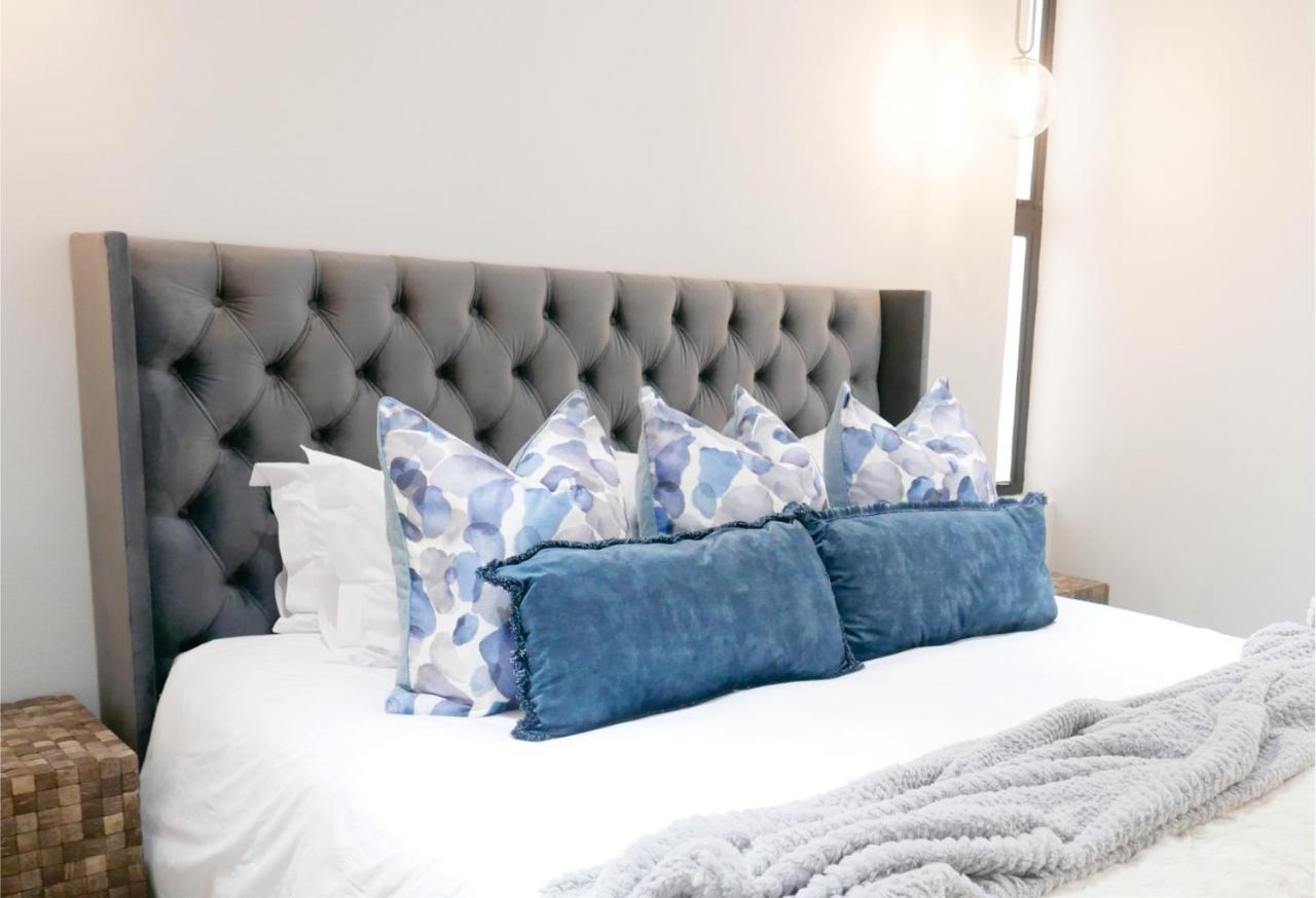 Waterside Cottages & Villas - Self Catering 哈博罗内 外观 照片